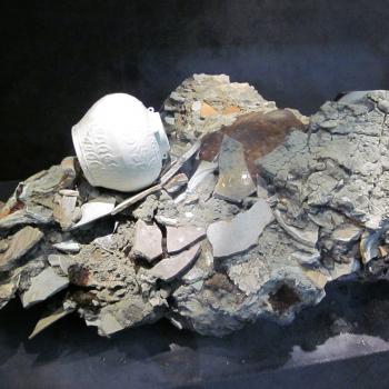 Wreck relic with concretion, Nanhai museum